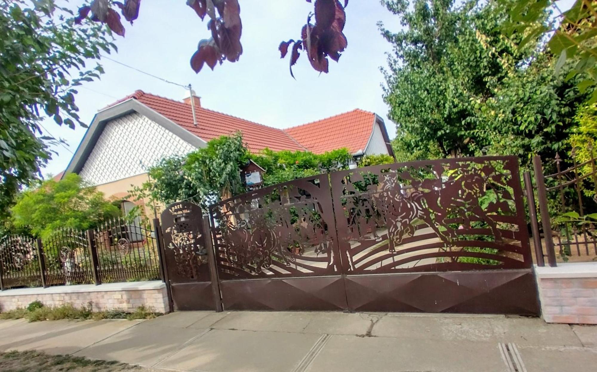 Bundik Vendeghaz Appartement Berettyóújfalu Buitenkant foto